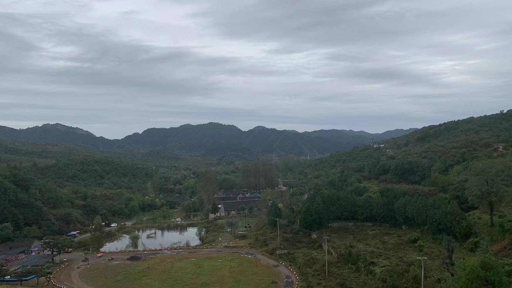 华为手机热点开不了游戏
:学生玩游戏手机被摔，家长：赔钱！老师回应一句话，网上炸开了锅
