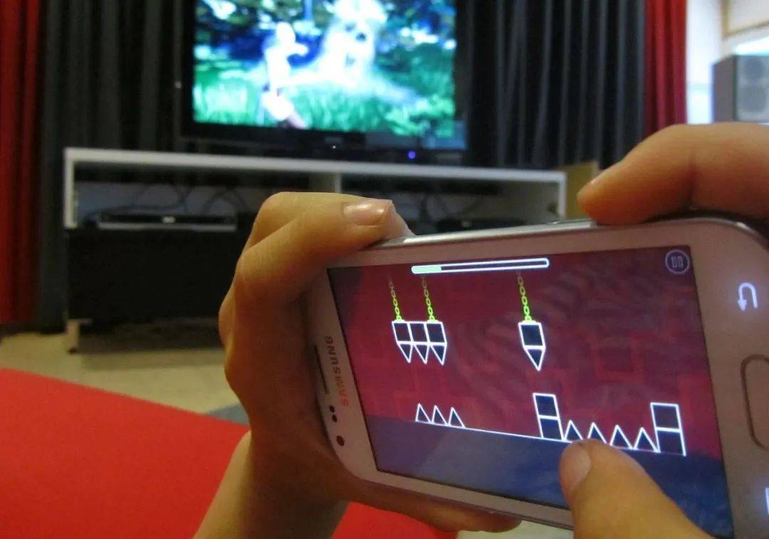 微信神器偷密码苹果手机版:3.8万！徐州13岁男孩打游戏充值花光家中存款！