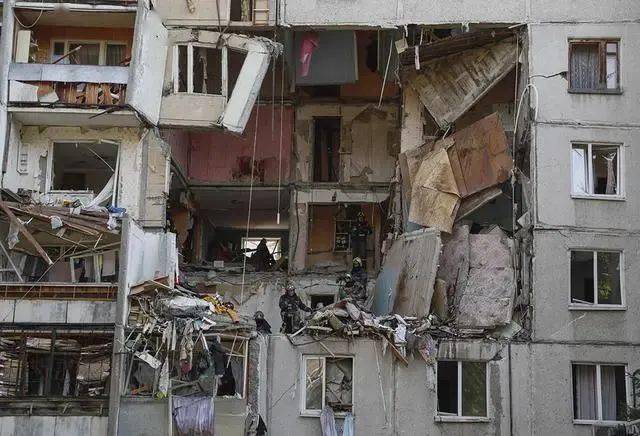 决战快充安卓手机版:住宅楼爆炸坍塌致7死20伤！2名救援人员不幸遇难